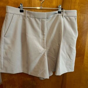 Abercrombie and Fitch tailored short